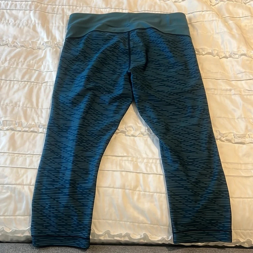 7 Under Armour Capri Leggings, Large - Picture 12 of 17